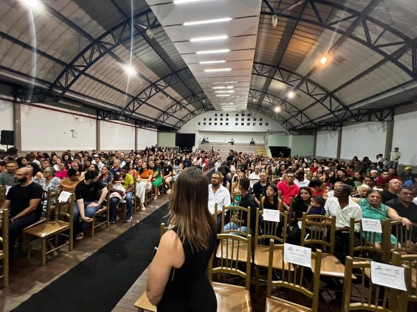 Educação reúne estudantes em roda de conversa em Caratinga