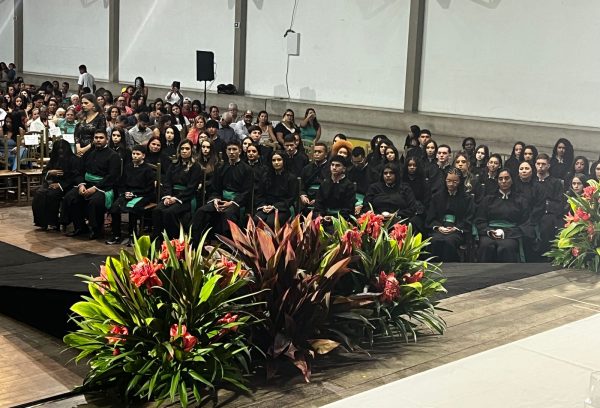 Educação reúne estudantes em roda de conversa em Caratinga