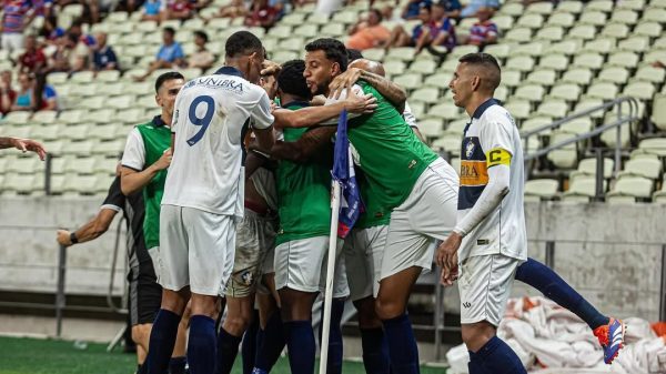 Retr comemora gol sobre o Fortaleza (foto: Divulgao/Retr)