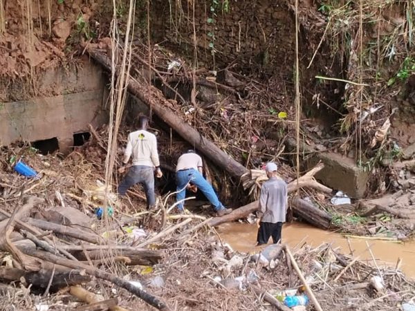 Após a forte chuva, Prefeitura de Timóteo intensifica a desobstrução das galerias e limpeza das ruas