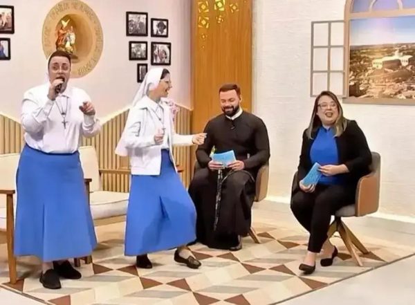 Freiras encantam em programa de TV com dança e beatbox