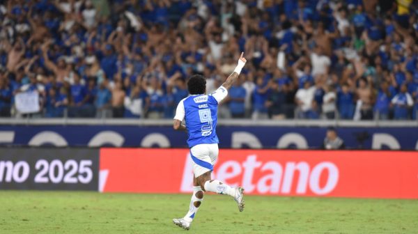 Gabi marcou o segundo gol do Cruzeiro na vitria por 2 a 1 sobre o Flamengo (foto: Ramon Lisboa/EM/D.A Press)