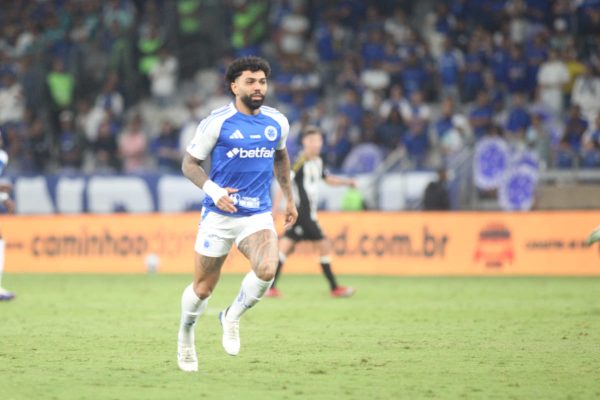 Gabigol, atacante do Cruzeiro, em campo contra o Atltico (foto: Edesio Ferreira/EM/D.A. Press)