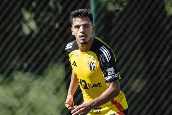 Gabriel Menino durante treino do Atlético (foto: Pedro Souza/Atlético)