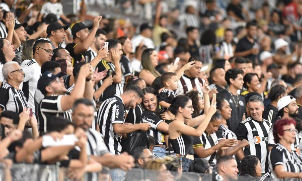 Torcida do Atltico no jogo contra o Itabirito no Mineiro (foto: Ramon Lisboa/EM/D.A Press)