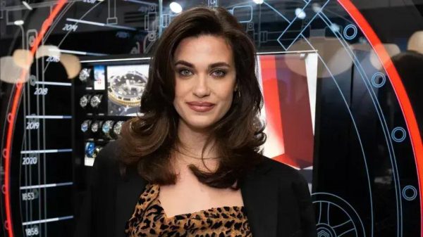 Genevieve Chenneour, atriz de 'Bridgerton', enfrenta ladrão e compartilha experiência nas redes