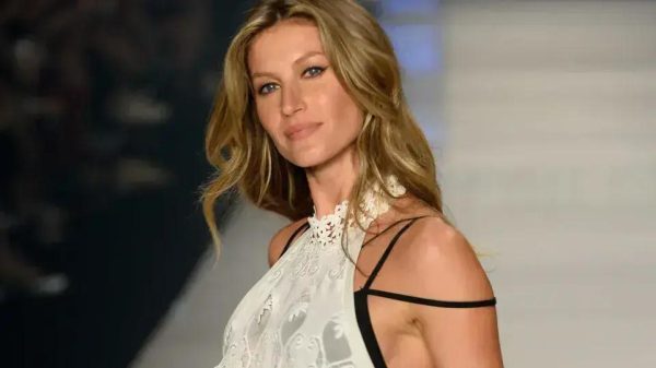 Gisele Bündchen celebra Dia das Mães com primeira foto do terceiro filho