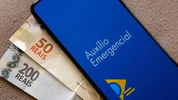 Governo notifica 176 mil pessoas sobre devolução do auxílio emergencial