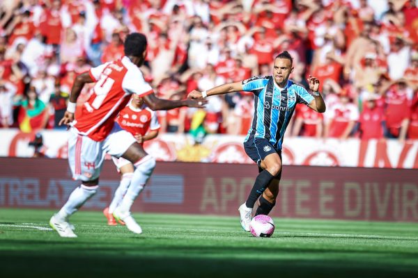 Lance do Gre-Nal em 2024 (foto: Lucas Uebel/Grmio)