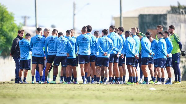 Grmio est em Curitiba por causa das enchentes no RS (foto: LUCAS UEBEL/GREMIO FBPA)