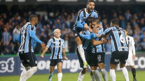 Jogadores do Grmio (foto: Albari Rosa/AFP)