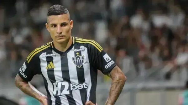Guilherme Arana sofre lesão muscular na coxa e ficará fora de jogos