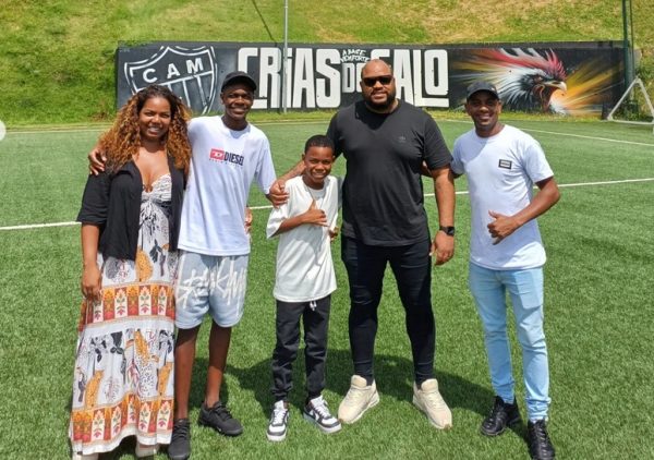 Heitorzinho ao lado dos familiares na Cidade do Galo (foto: Reproduo/Instagram)