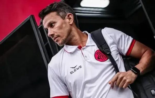 Henrique, técnico do Pouso Alegre