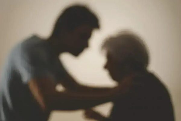 Homem é preso por agredir a mãe em Ipatinga: situação alarmante