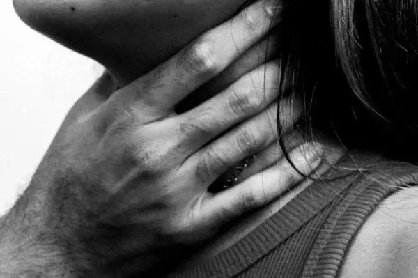 Homem é preso por agredir companheira em Ipatinga e levado por tráfico de drogas