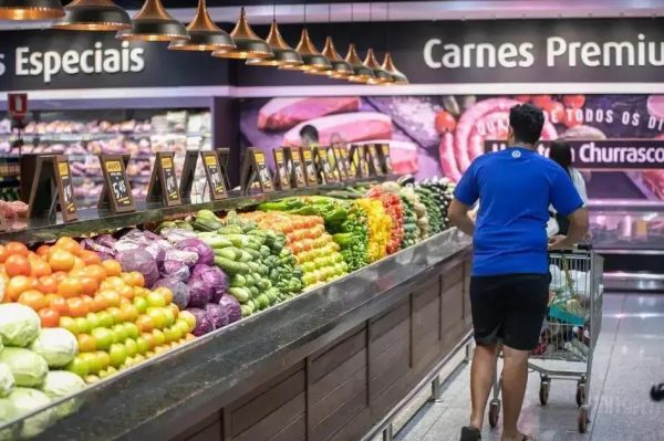 Horários especiais dos supermercados de Coronel Fabriciano em 2025