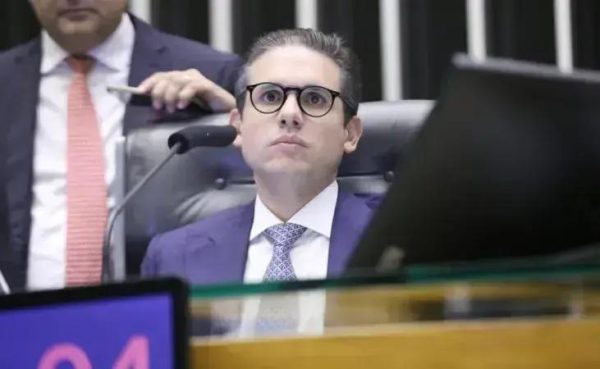 Hugo Motta critica pacote de Haddad e prevê forte reação do Congresso