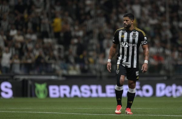 Hulk em p no gramado da Arena MRV (foto: Leandro Couri/EM/D.A Press)