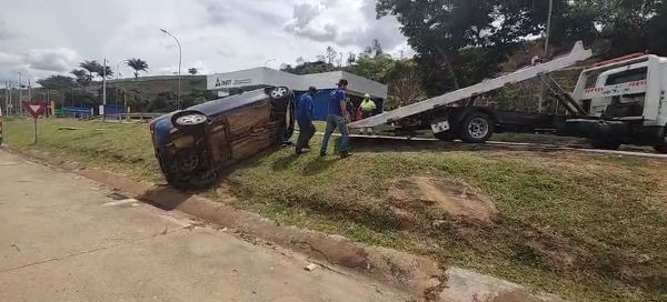 Polícia prende homem após perseguição e capotamento de carro em Caratinga | Vales de Minas Gerais