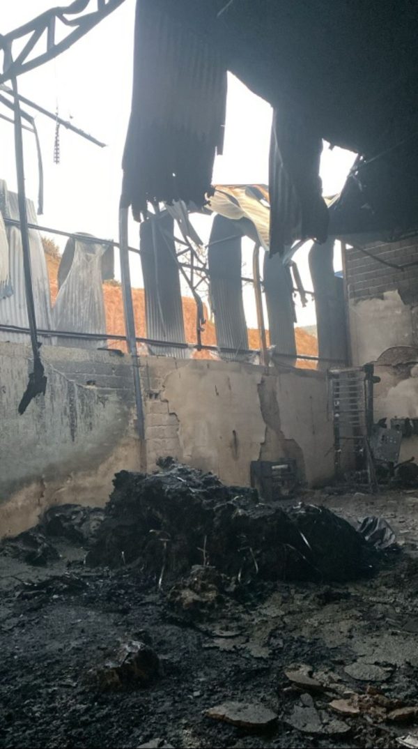 Incêndio destrói parte de indústria de reciclagem em Vargem Alegre | Vales de Minas Gerais