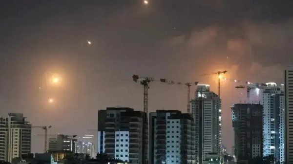 Irã lança mísseis contra Israel em retaliação a bombardeios