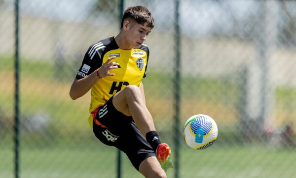 Ivn Romn j treinou com bola no Atltico (foto: Pedro Souza/Atltico)