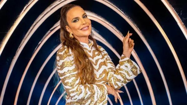 Ivete Sangalo apresenta nova turnê 'Clareou' com foco no samba