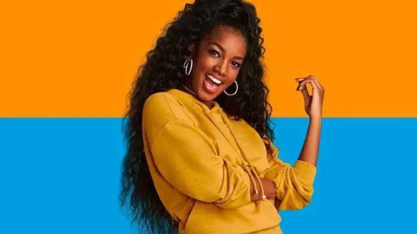 Iza faz participação especial na novela 'Garota do Momento' para cantar no Clube Gente Fina