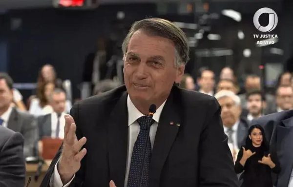 Jair Bolsonaro faz convite inusitado a Moraes durante depoimento no STF
