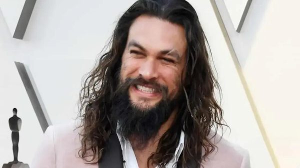 Jason Momoa confirma retorno como Lobo no filme da Supergirl