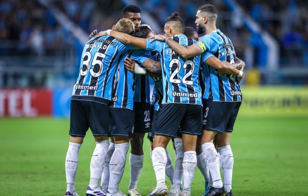 Elenco do Grmio antes de partida (foto: LUCAS UEBEL/GREMIO FBPA)