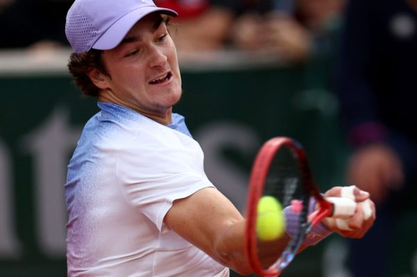 Joo Fonseca durante jogo contra o polons Hubert Hurkacz (foto: Franck Fife/AFP)
