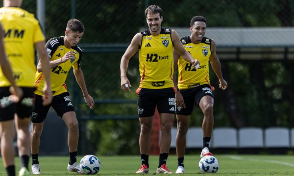 Igor Gomes (ao centro) pode ser o substituto de Hulk no Atltico (foto: Pedro Souza/Atltico)