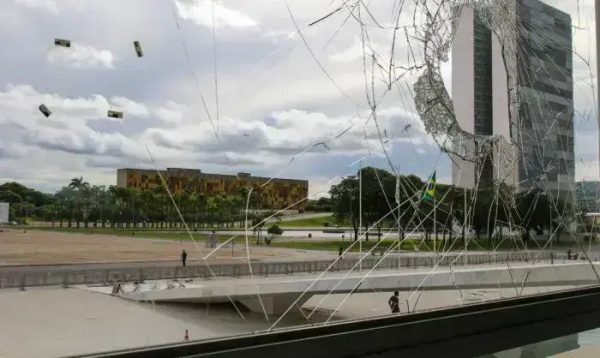 Anistia a réus de atos antidemocráticos é preocupante