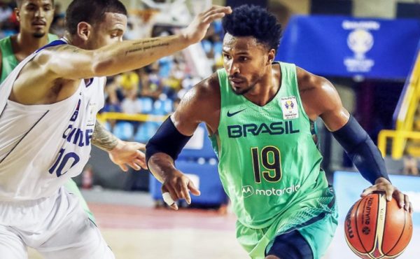 Leandro Barbosa, ex-atleta brasileiro de basquete, em quadra pelo Brasil (foto: FIBA/Divulgao)