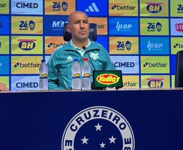 Leonardo Jardim em coletiva na Toca da Raposa (foto: Sofia Cunha/No Ataque)