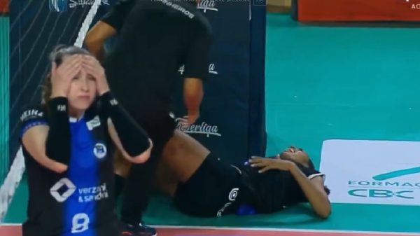 Thain sofreu dura leso em jogo do Pinheiros pela Superliga Feminina de Vlei (foto: Reproduo/Sportv2)