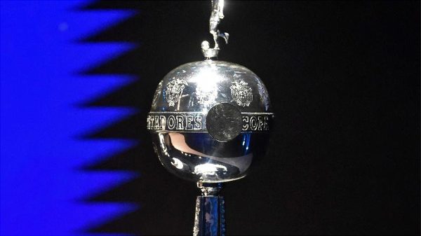 Trofu da Copa Libertadores da Amrica (foto: NORBERTO DUARTE / AFP)