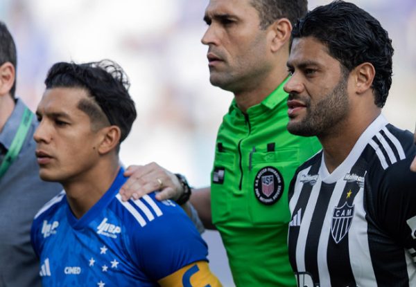 Lucas Romero e Hulk, capites de Cruzeiro e Atltico, antes de clssico em Orlando (foto: Pedro Souza/Atltico)