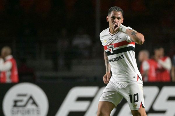 Luciano deu vitria para o So Paulo sobre o Talleres (foto: NELSON ALMEIDA/AFP)