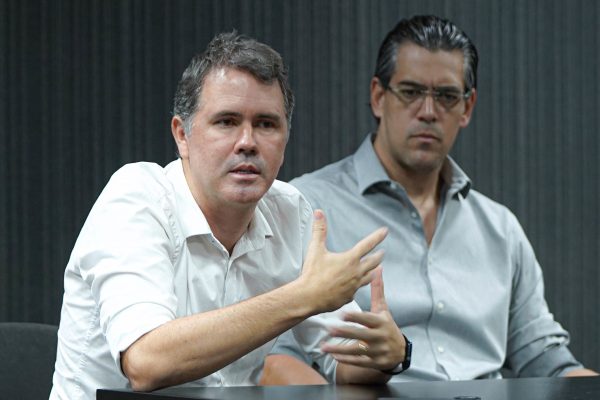 Luiz Carlos Azevedo, gerente de base do Atltico, ao lado do CSO do clube, Paulo Bracks (foto: Fabio Pinel/Atltico)