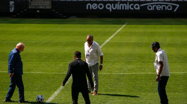 Lula, Presidente da Repblica, durante visita ao estdio do Corinthians (foto: Miguel Shincariol/AFP)