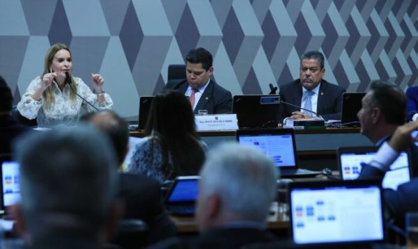 CCJ do Senado aprova PEC que permite comercialização de plasma humano