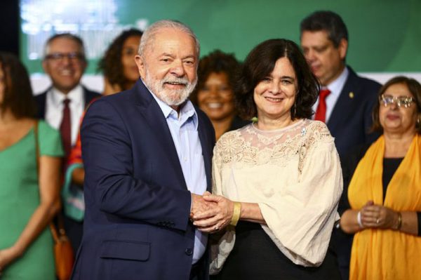 Governo Lula gasta R$ 630 mil em cachê para artistas