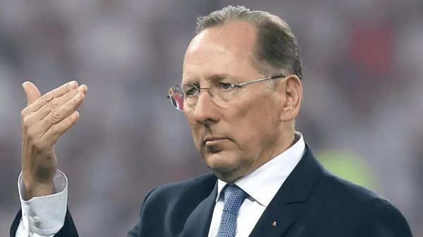 Lyon de John Textor enfrenta problemas e pode ser excluído de competições internacionais