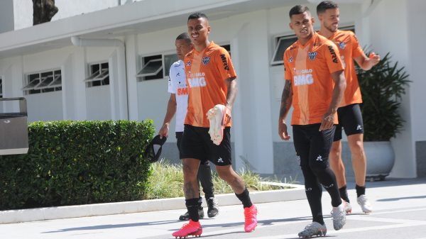 Malton ( direita) durante treino do Atltico na Cidade do Galo (foto: Juarez Rodrigues/EM/D.A Press)