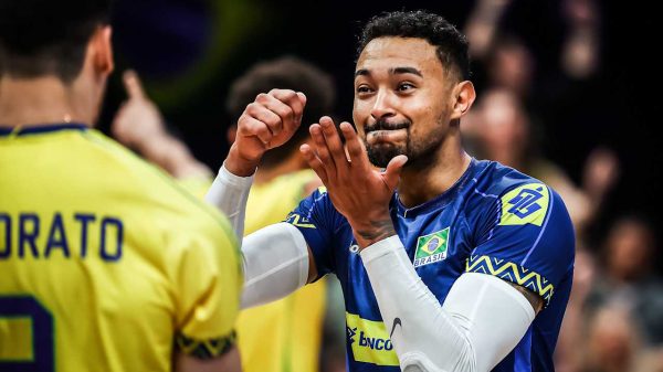 Maique comemora ponto do Brasil na Liga das Naes Masculina de Vlei (foto: Divulgao/FIVB)
