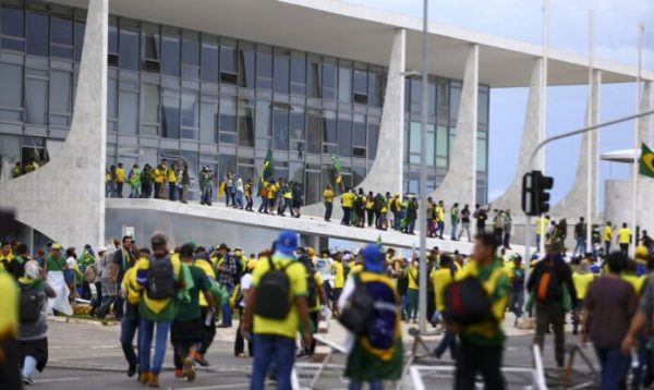 Maioria do STF vota pela condenação de seis réus pelo 8 de janeiro