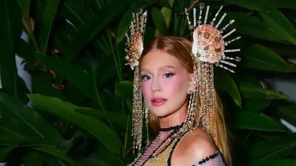 Marina Ruy Barbosa é destaque na V Magazine e promete brilhar como celebridade global